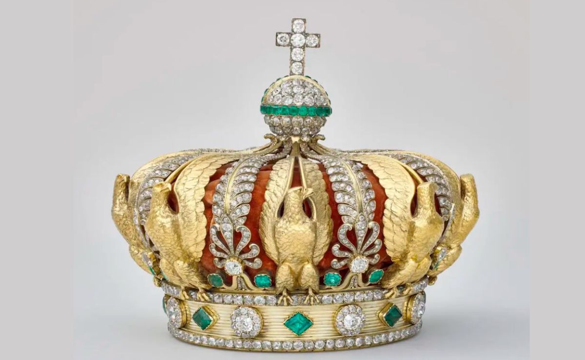 corona-de-la-emperatriz-eugenia Ladrones del Louvre perdieron una joya en su huida, ¿cuál fue? - corona-de-la-emperatriz-eugenia