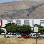 Demandan a Tesla por la muerte de dos jóvenes atrapados en una Cybertruck tras un choque Demandan a Tesla por la muerte de dos jóvenes atrapados en una Cybertruck tras un choque