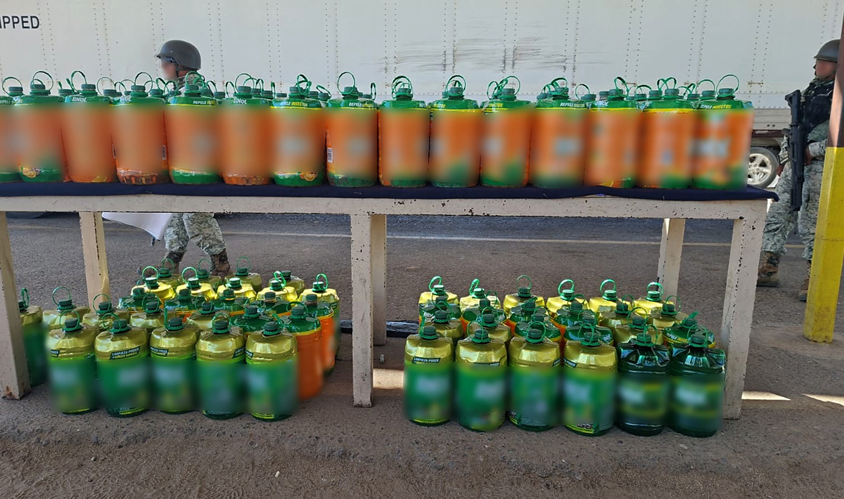 Decomisan mil 67 litros de metanfetamina oculta en bidones de limpiador en Sonora Decomisan mil 67 litros de metanfetamina oculta en bidones de limpiador en Sonora