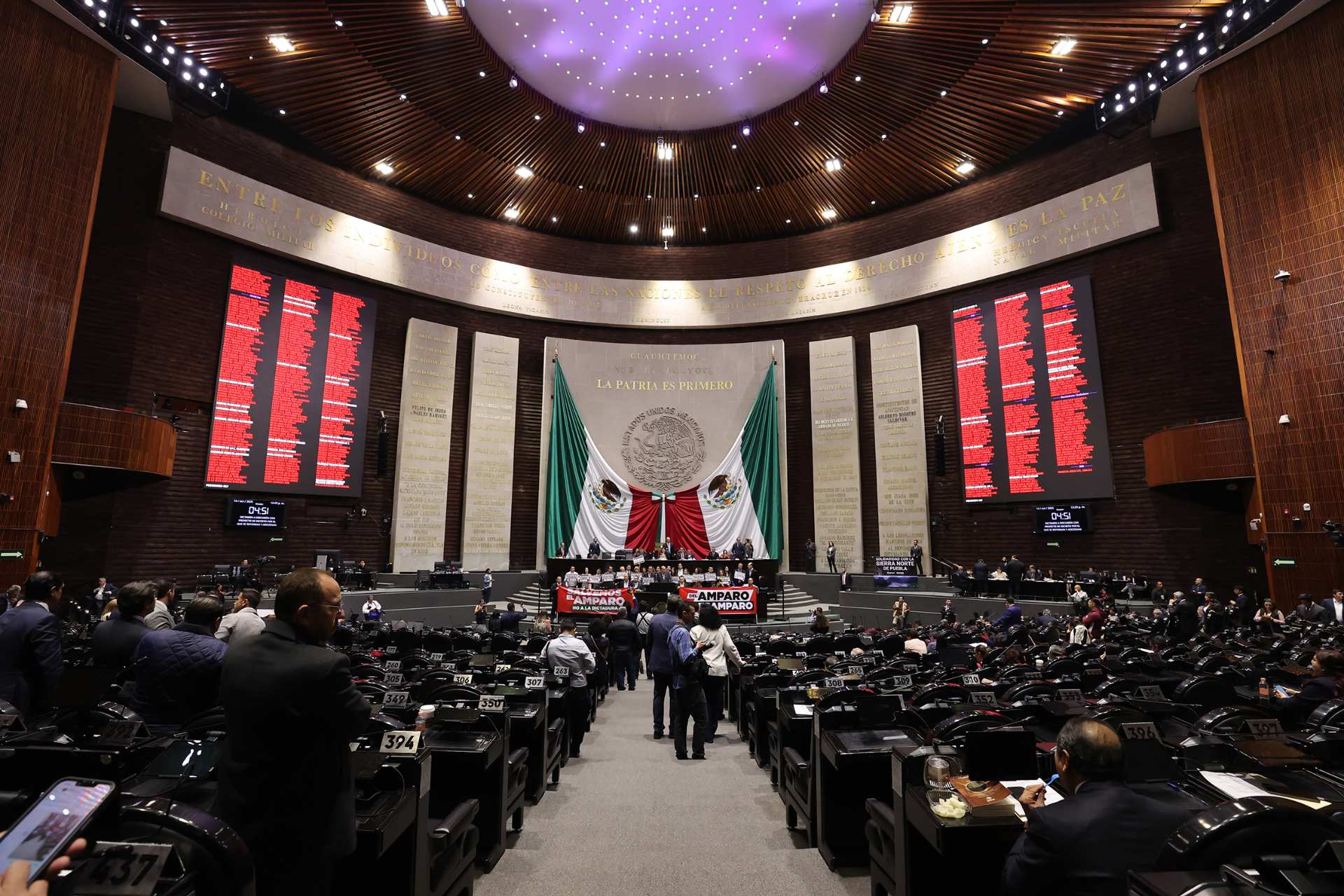 Diputados avalan en lo particular la reforma a la Ley de Amparo; pasa al Senado Diputados avalan en lo particular la reforma a la Ley de Amparo; pasa al Senado