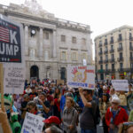 Miles de personas en todo EE.UU. protestan contra Trump: “No Kings”