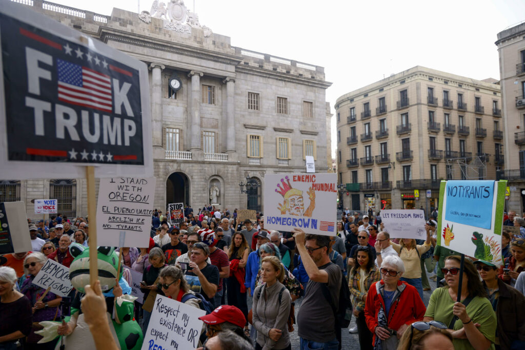 e463166baad6e1d800a6cced828a964f17f35d2fw-1024x683-1 #FOTOS Protestan en España contra la 'tiranía' de Trump - e463166baad6e1d800a6cced828a964f17f35d2fw-1024x683