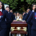 Despiden al cantante B King, asesinado en México, en un funeral con globos y palomas blancas Despiden al cantante B King, asesinado en México, en un funeral con globos y palomas blancas