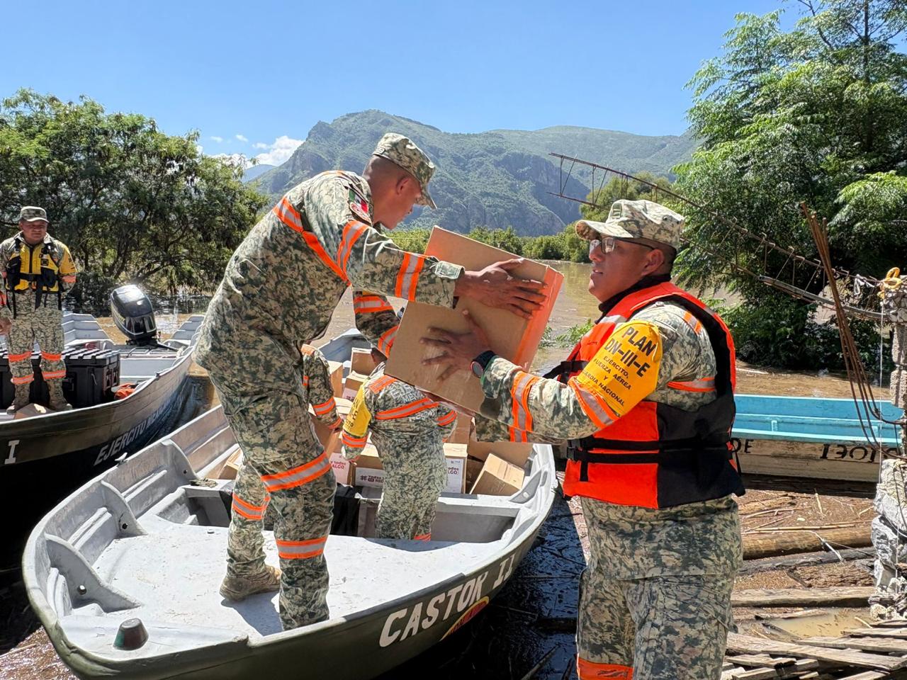 Ejército, Fuerza Aérea y Guardia Nacional mantienen labores de auxilio en cinco estados afectados por las lluvias Ejército, Fuerza Aérea y Guardia Nacional mantienen labores de auxilio en cinco estados afectados por las lluvias