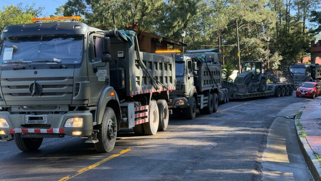 ejercito-mexicano-despliega-maquinaria-pesada-para-rehabilitar-caminos-en-zonas-afectadas-por-lluvias-3-1024x576-1 Ejército Mexicano despliega maquinaria pesada para rehabilitar caminos en zonas afectadas por lluvias - ejercito-mexicano-despliega-maquinaria-pesada-para-rehabilitar-caminos-en-zonas-afectadas-por-lluvias-3-1024x576