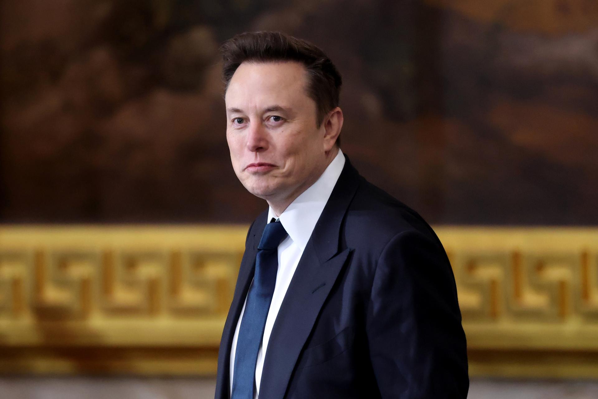 Tesla avisa que Musk podría irse si no se le concede un billón de dólares en acciones Tesla avisa que Musk podría irse si no se le concede un billón de dólares en acciones