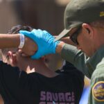 Detenciones de inmigrantes del Gobierno Trump llenan los bolsillos de cárceles privadas