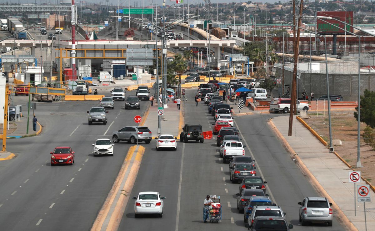 Cierre de gobierno en EE.UU. provoca largas filas en cruces fronterizos de México Cierre de gobierno en EE.UU. provoca largas filas en cruces fronterizos de México