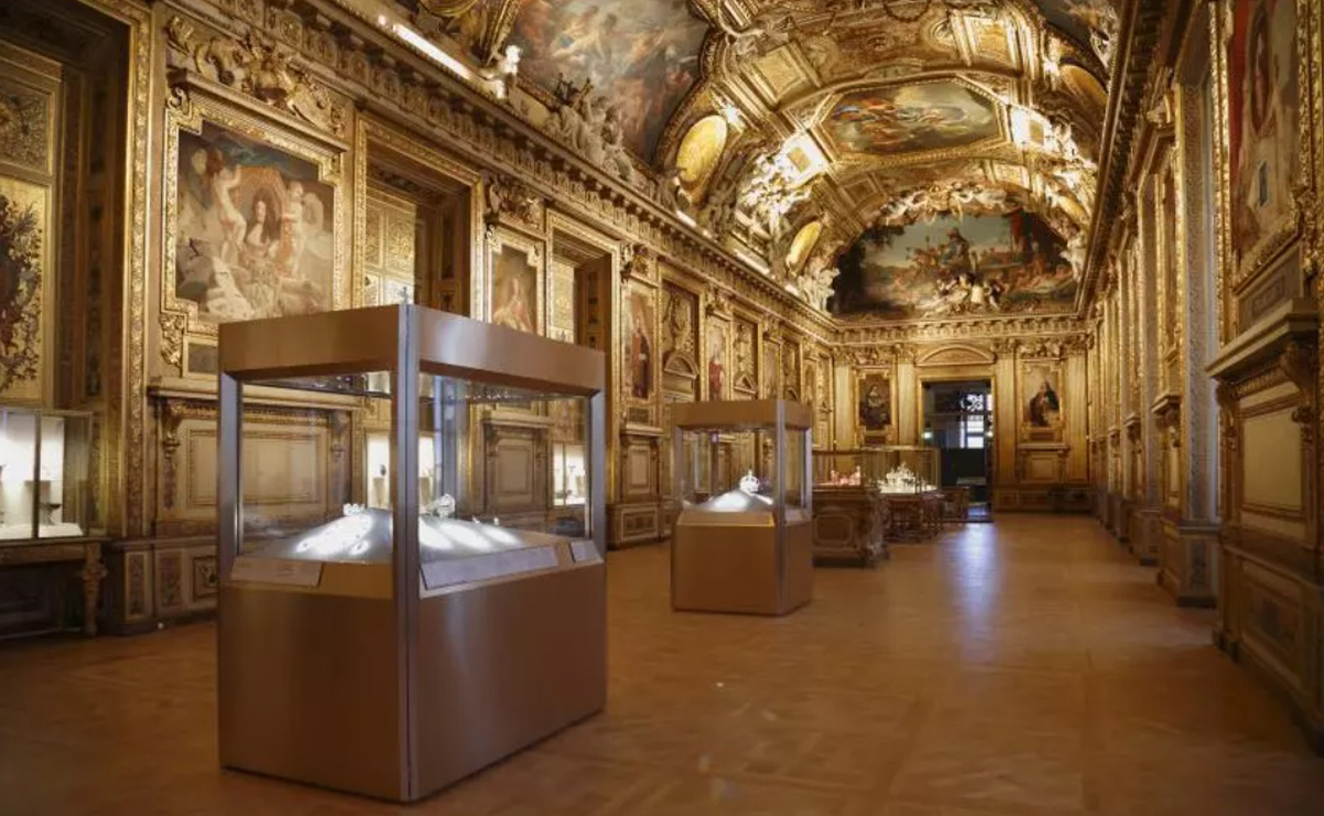 galeria-de-apolo-del-museo-del-louvre Ladrones del Louvre perdieron una joya en su huida, ¿cuál fue? - galeria-de-apolo-del-museo-del-louvre
