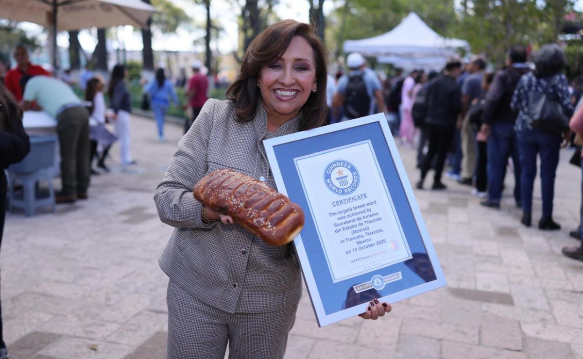 gobernadora-lorena-cuellar-con-record-guinness-a-tlaxcala-por-el-pan-de-fiesta-mas-grade-del-mundo Tlaxcala logra tercer Récord Guinness con el pan de fiesta más grande del mundo - gobernadora-lorena-cuellar-con-record-guinness-a-tlaxcala-por-el-pan-de-fiesta-mas-grade-del-mundo