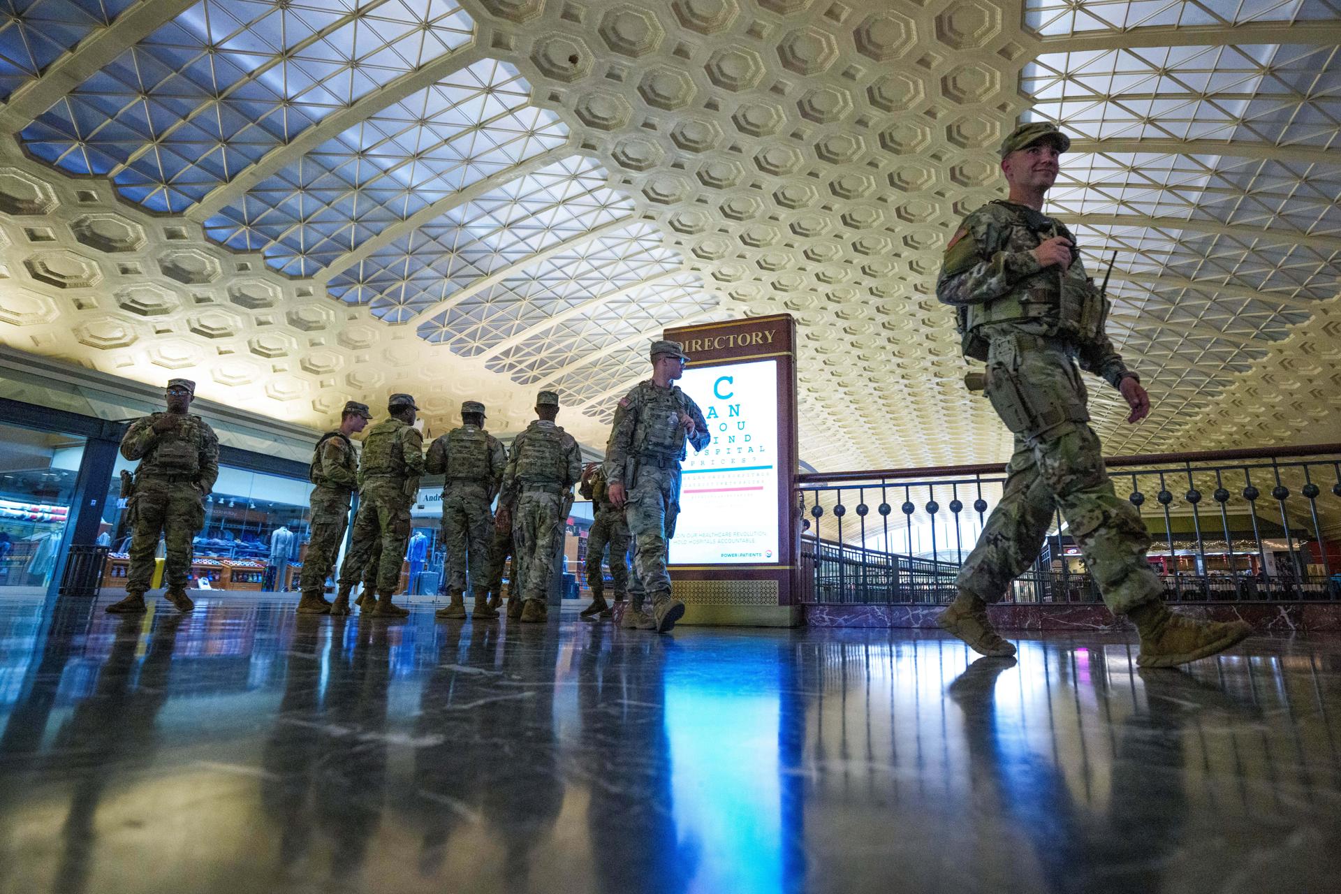 Corte de apelaciones en EE.UU. sostiene prohibición al despliegue de la Guardia Nacional en Chicago Corte de apelaciones en EE.UU. sostiene prohibición al despliegue de la Guardia Nacional en Chicago