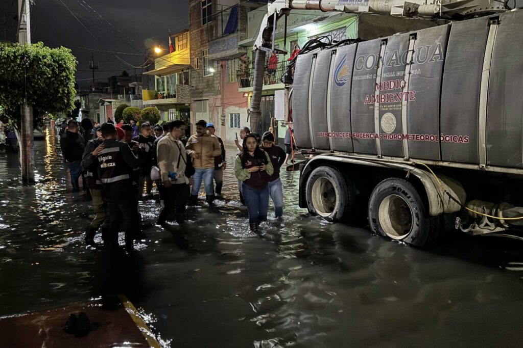 inundaciones-nezahualcoyotl-lluvias-edomex-1024x683-1 Lluvias extremas y exceso de basura desbordan el drenaje de Ciudad de México - inundaciones-nezahualcoyotl-lluvias-edomex-1024x683