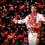 Netflix lanza serie acerca de Juan Gabriel con imágenes que grabó durante cuarenta años