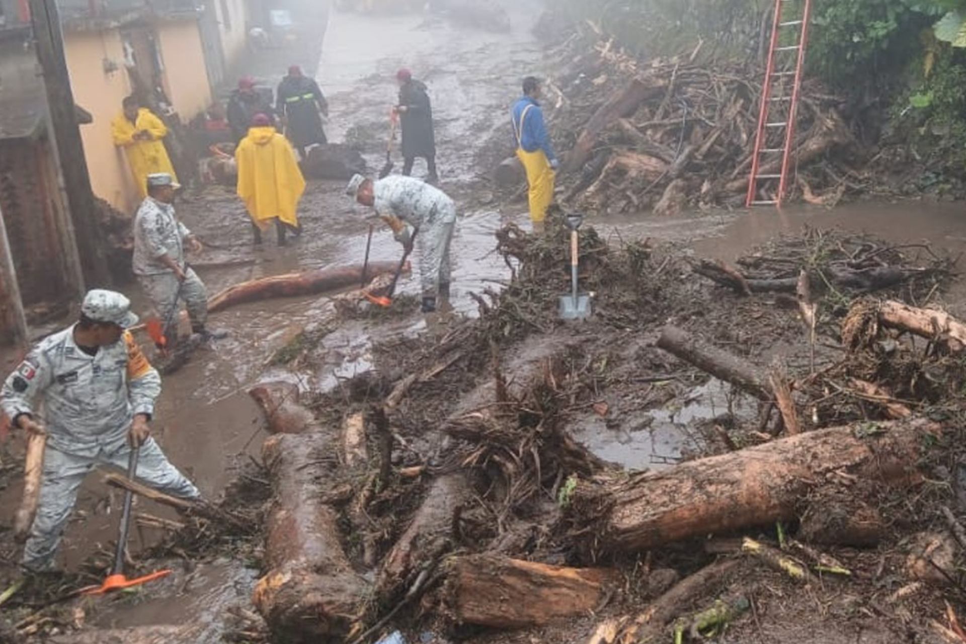 Permanecen incomunicadas 191 localidades por las lluvias en cinco estados Permanecen incomunicadas 191 localidades por las lluvias en cinco estados