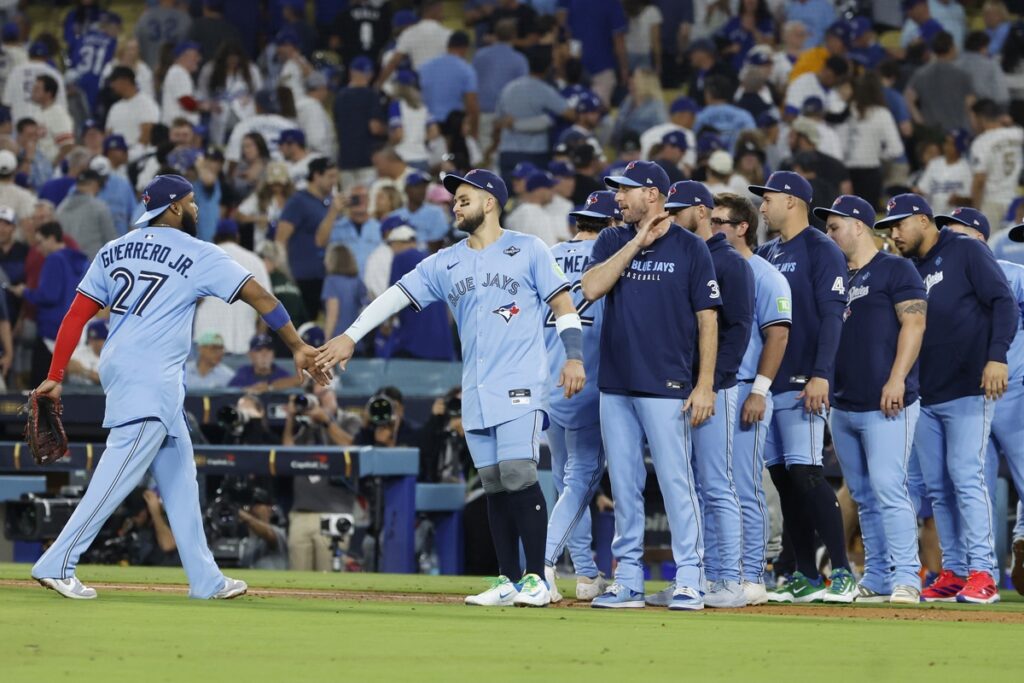 los-azulejos-igualan-nuevamente-la-serie-mundial-5-1024x683-1 Los Azulejos igualan nuevamente la Serie Mundial - los-azulejos-igualan-nuevamente-la-serie-mundial-5-1024x683