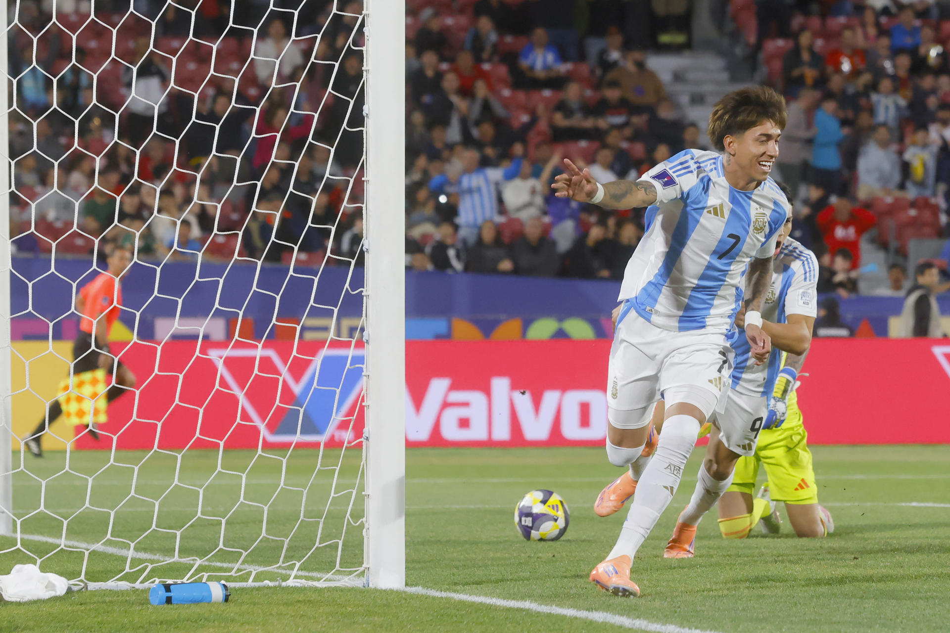 Argentina ya le gana a México en los cuartos de final del Mundial Sub 20 Argentina ya le gana a México en los cuartos de final del Mundial Sub 20