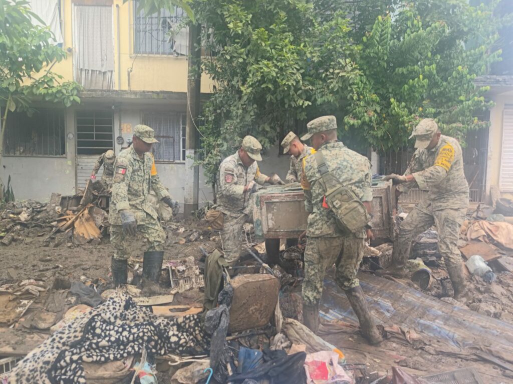 mas-de-8-mil-800-militares-mantienen-el-apoyo-a-la-poblacion-damnificada-por-lluvias-4-1024x768-1 Más de 8 mil 800 militares mantienen el apoyo a la población damnificada por lluvias - mas-de-8-mil-800-militares-mantienen-el-apoyo-a-la-poblacion-damnificada-por-lluvias-4-1024x768