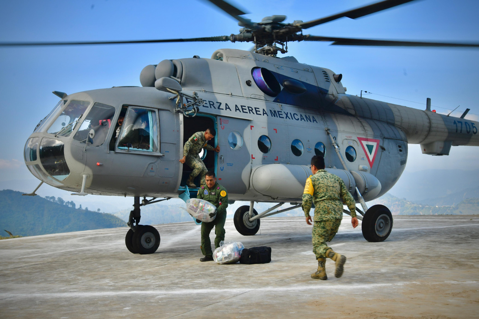 Más de 8 mil 800 militares mantienen el apoyo a la población damnificada por lluvias Más de 8 mil 800 militares mantienen el apoyo a la población damnificada por lluvias
