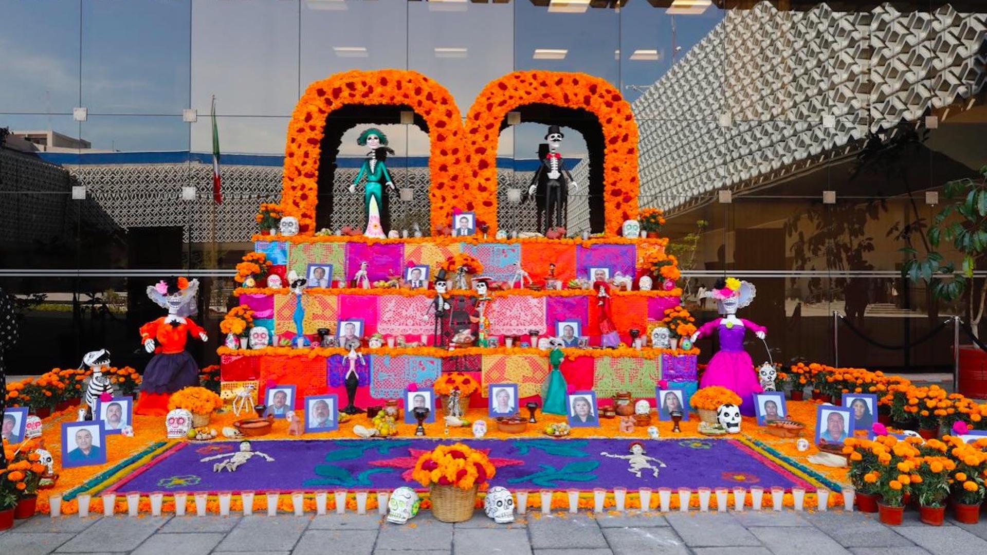 ofrenda-camara-de-diputados Día de Muertos: ¿qué significan los niveles del altar y elementos de la ofrenda? - ofrenda-camara-de-diputados