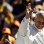 León XIV reza un rosario por la paz y pide a gobernantes que “tengan la audacia de desarmarse”