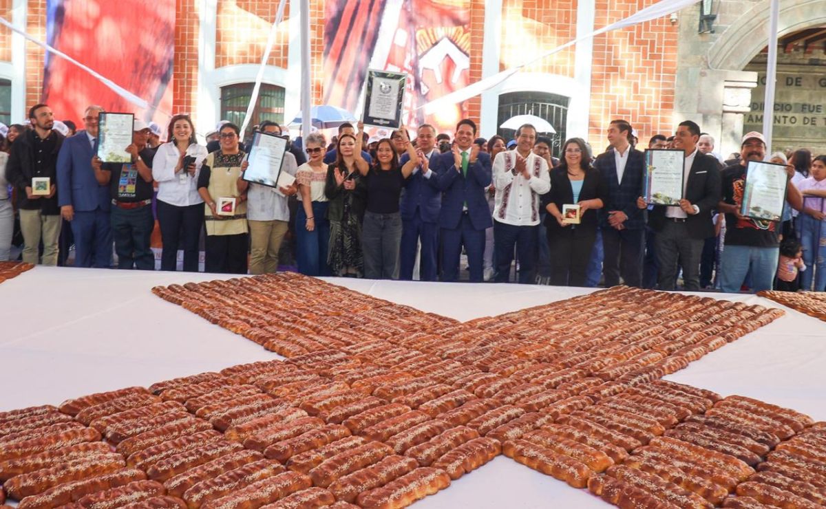 Tlaxcala logra tercer Récord Guinness con el pan de fiesta más grande del mundo Tlaxcala logra tercer Récord Guinness con el pan de fiesta más grande del mundo