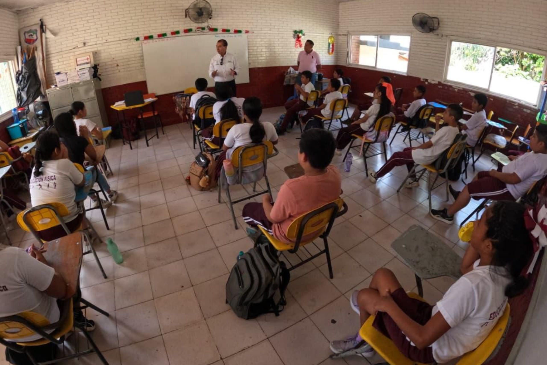 Más de 182 mil estudiantes regresan a clases en los cinco estados afectados por las lluvias