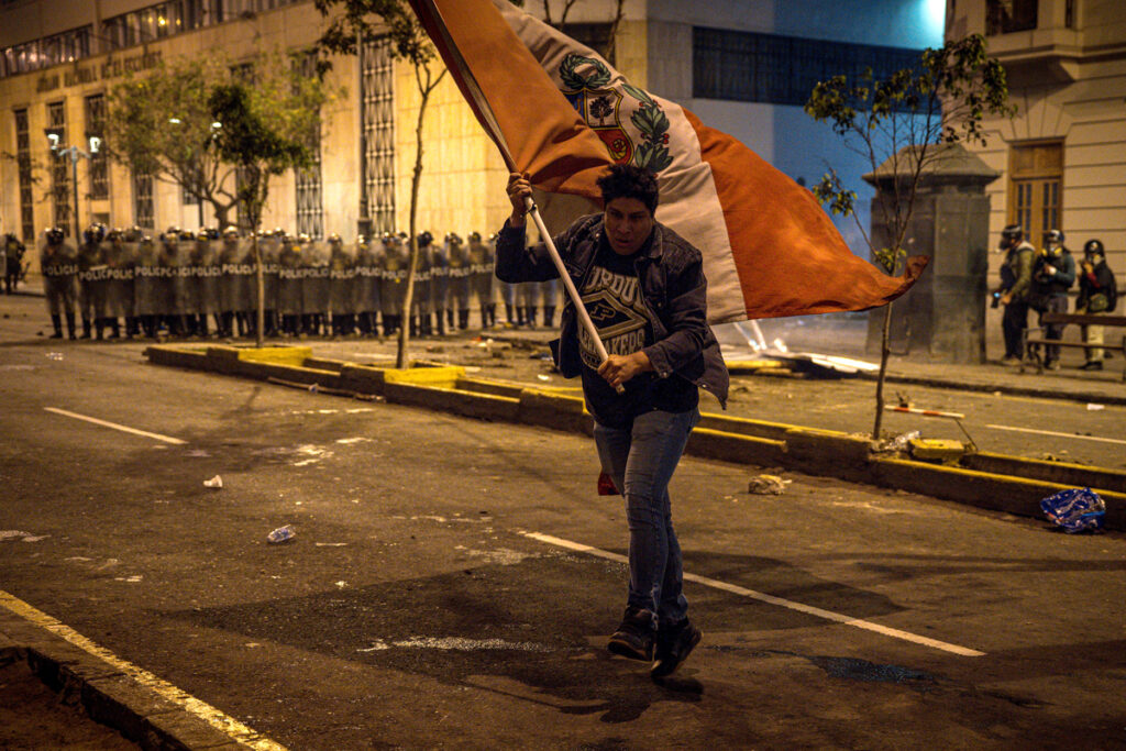 se-desata-la-violencia-durante-marcha-en-lima-peru-3-1024x683-1 Se desata la violencia durante marcha en Lima, Perú - se-desata-la-violencia-durante-marcha-en-lima-peru-3-1024x683
