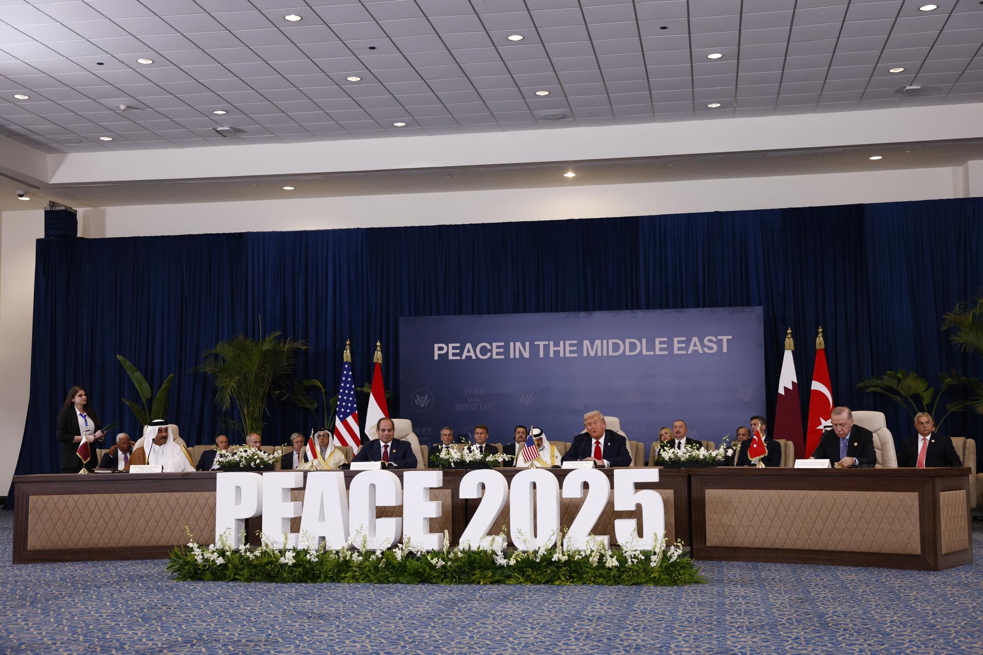 Trump y sus homólogos de Egipto, Qatar y Turquía firman el fin de la guerra en Gaza Trump y sus homólogos de Egipto, Qatar y Turquía firman el fin de la guerra en Gaza