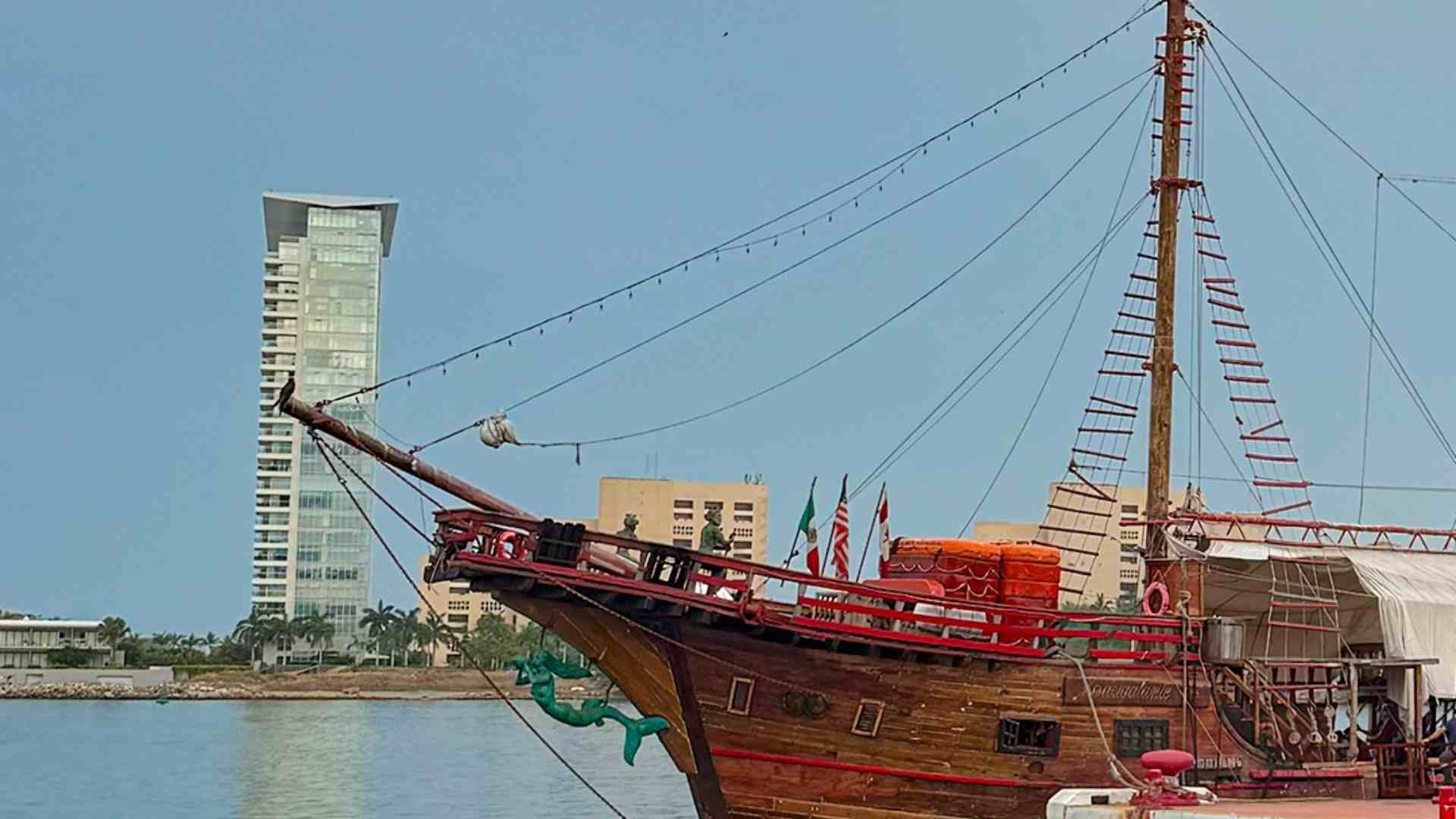 El ‘Marigalante’, una embarcación réplica de la Santa María de Cristóbal Colón se hunde en Puerto Vallarta