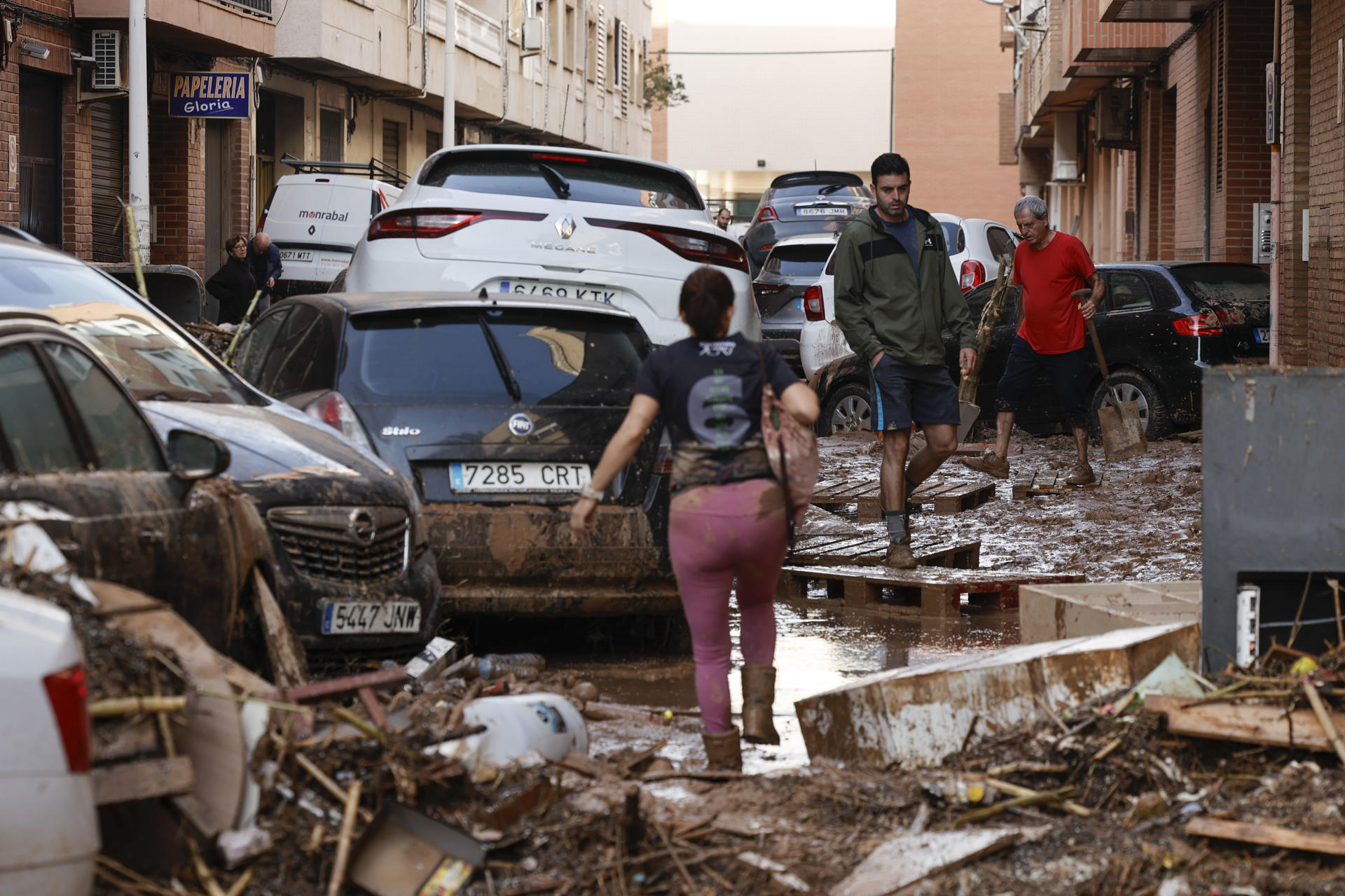 victimas-de-la-dana-en-valencia-espana Un año de la dana de Valencia: familiares buscan recuperar los restos de sus desaparecidos - victimas-de-la-dana-en-valencia-espana