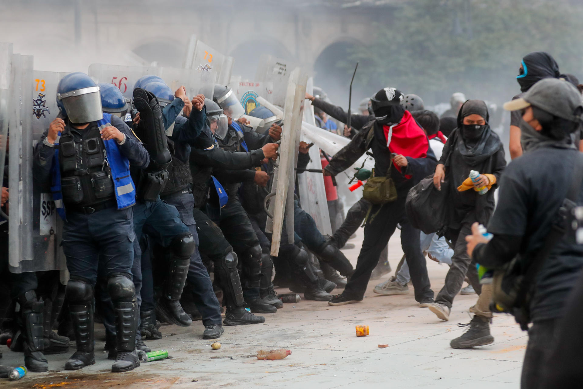 Hay 16 policías hospitalizados tras violencia en marcha del 2 de octubre en CDMX