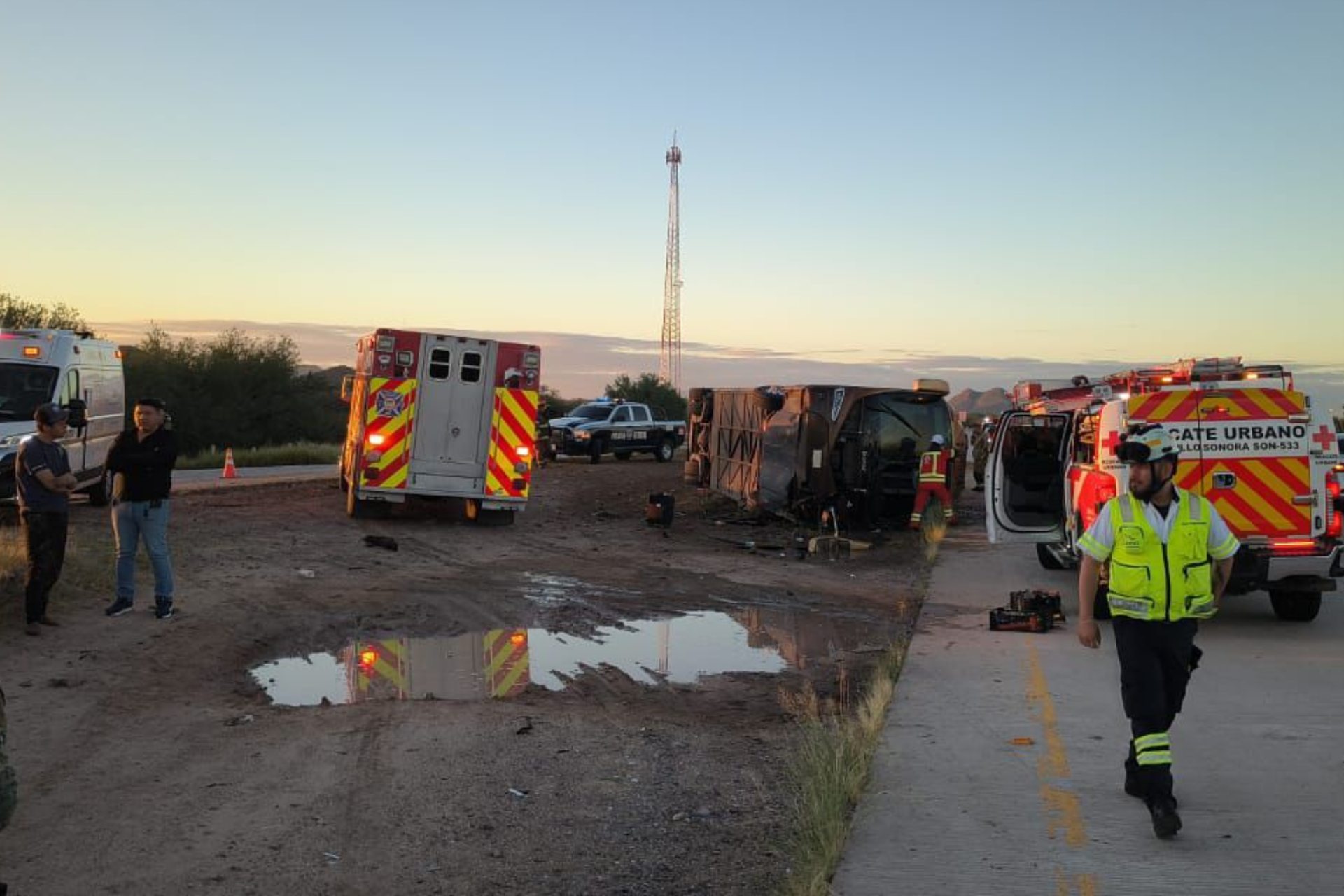 Volcadura de autobús en la carretera Hermosillo-Guaymas deja al menos 5 muertos Volcadura de autobús en la carretera Hermosillo-Guaymas deja al menos 5 muertos