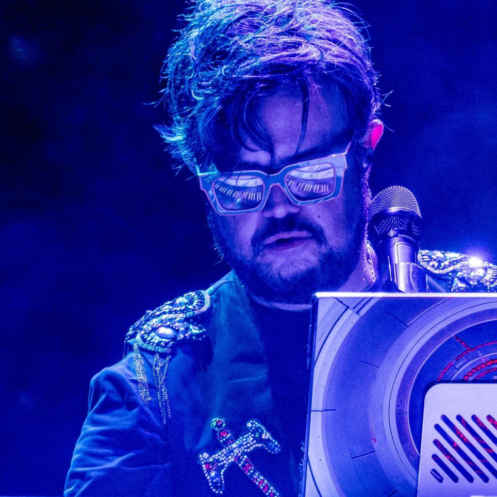 Presenta Aleks su Total Syntek Tour 2025 en Ciudad Victoria - whatsapp-image-2025-10-26-at-115120-am-2-1024x1024