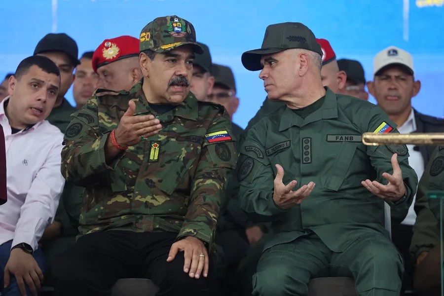 nicolas_maduro_vladimir_padrino Trump eleva la tensión con Venezuela y las aerolíneas toman precauciones para operar en el país